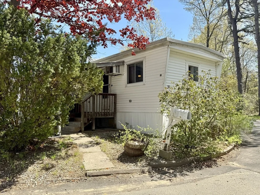 Unit for sale at 37 Grouse Dr, Chicopee, MA 01020