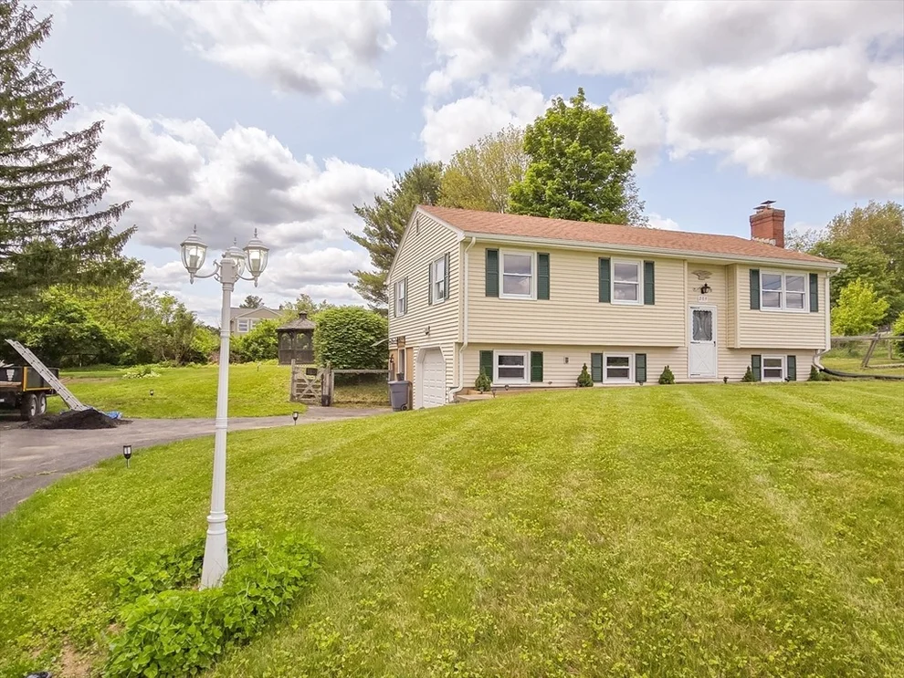 Unit for sale at 264 Dresser Hill Rd, Dudley, MA 01571