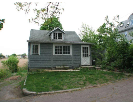Unit for sale at 19 Pequot Rd, Quincy, MA 02169