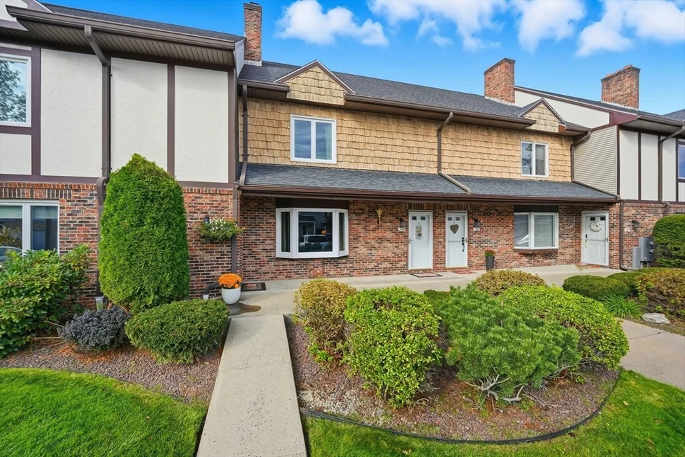 Unit for sale at 20 Castle Hill Rd, Agawam, MA 01001