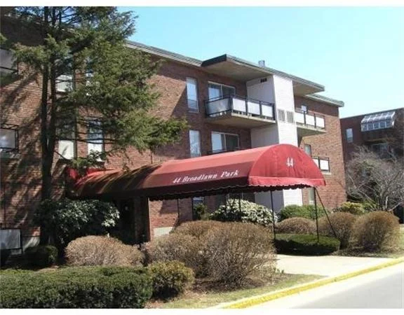 Unit for sale at 44 Broadlawn Park, Boston, MA 02467