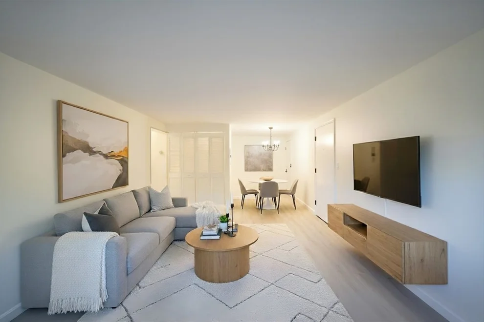 Unit for sale at 237 Main St, Reading, MA 01867
