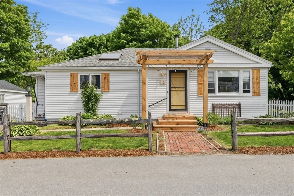 Unit for sale at 10 S Webster St, Haverhill, MA 01835