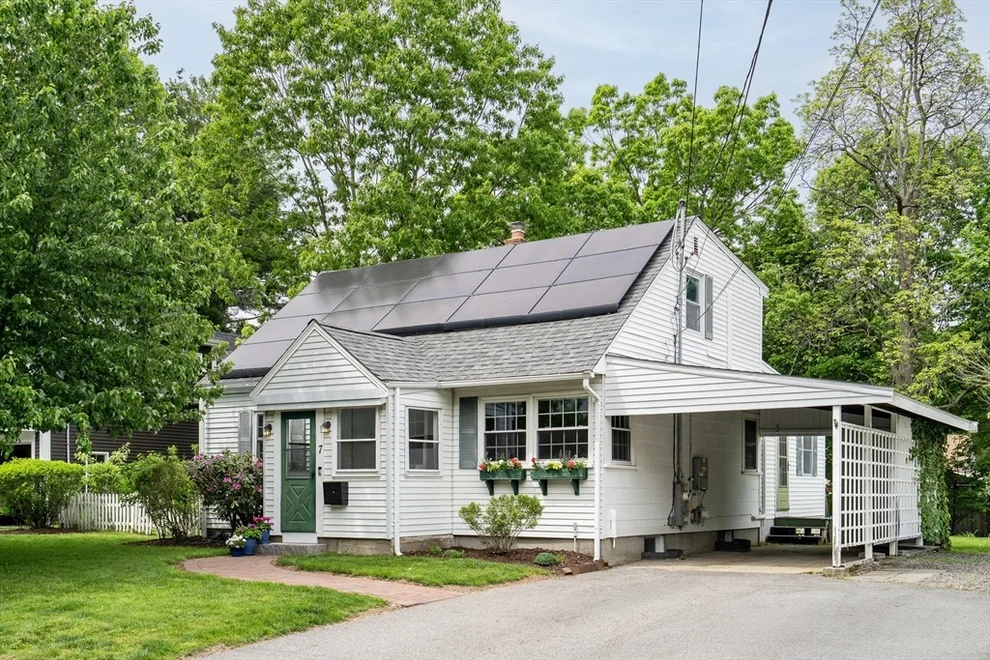 Unit for sale at 7 Oakridge Ave, Natick, MA 01760
