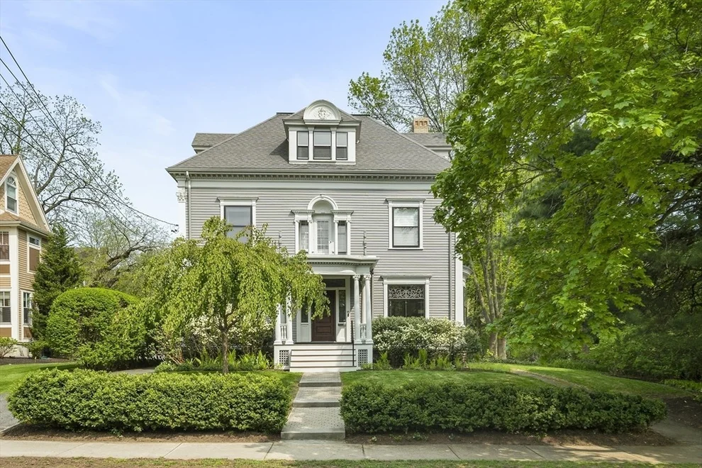 Unit for sale at 25 Russell Ave, Watertown, MA 02472