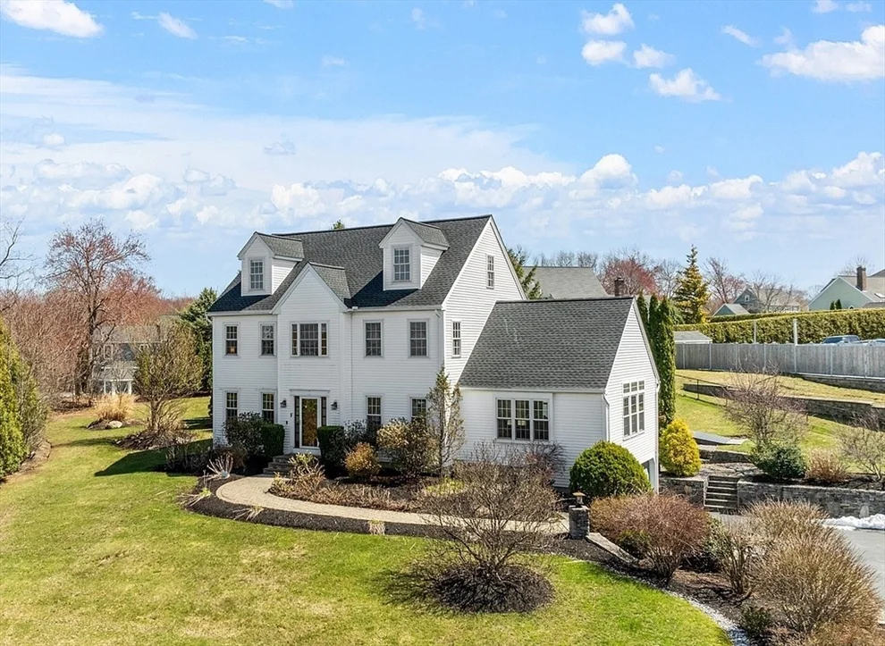Unit for sale at 14-F Farmington Dr, Shrewsbury, MA 01545