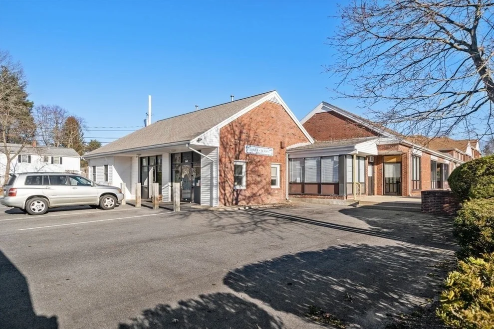 Unit for sale at 655 Saw Mill Brook Pkwy, Newton, MA 02459
