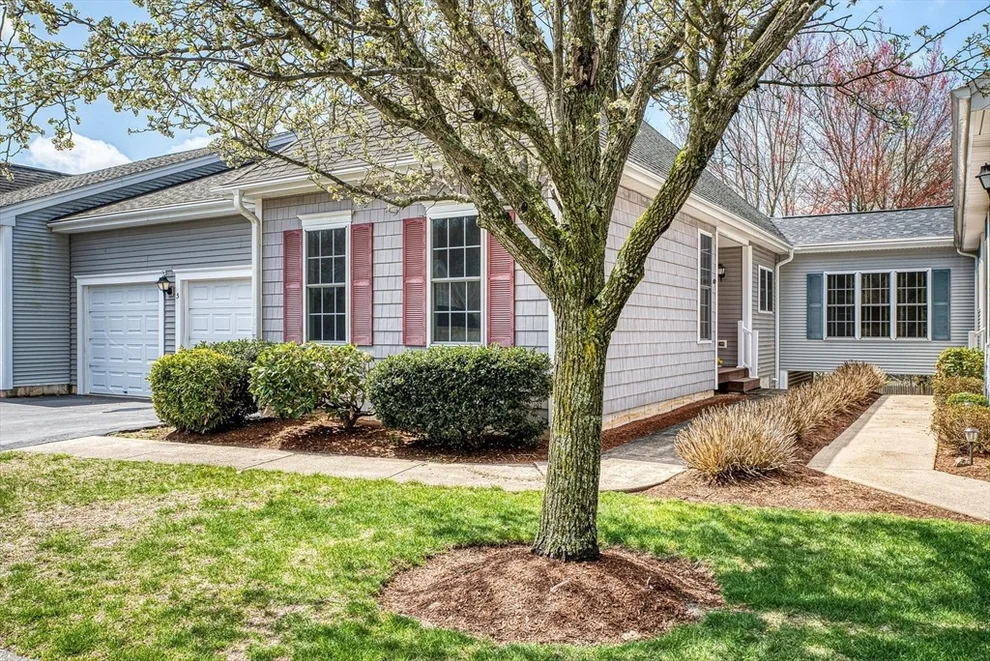 Unit for sale at 5 Lindsey Ln, Grafton, MA 01560