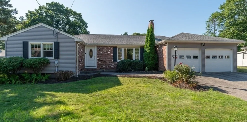 Unit for sale at 32 Knowlton Street, Hamilton, MA 01982