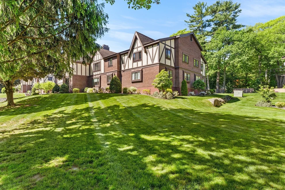 Unit for sale at 12 Royal Lake, Braintree, MA 02184