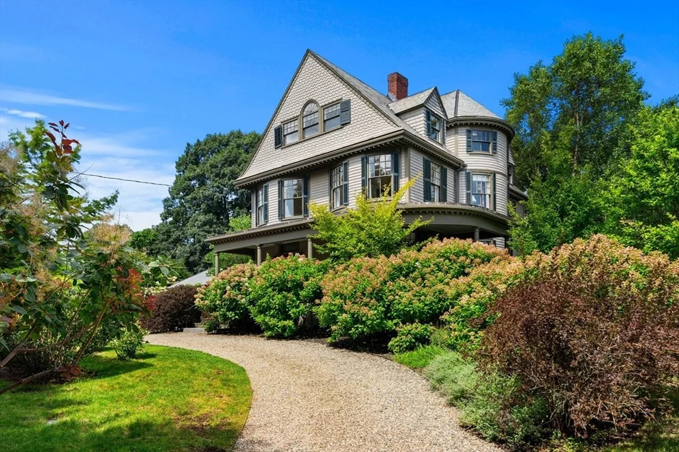 Unit for sale at 18 Felt St, Salem, MA 01970