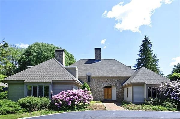 Unit for sale at 232 Lincoln Rd, Lincoln, MA 01773