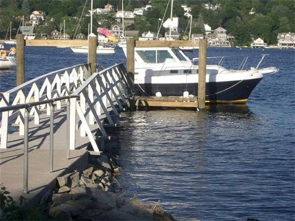 Unit for sale at 140 Cliff Av, Portsmouth, RI 02871