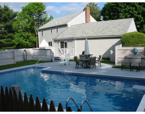 Unit for sale at 2 Franklin Cir, Northborough, MA 01532