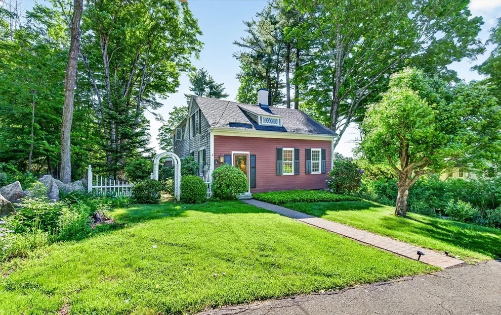 Unit for sale at 17 S Main St, Petersham, MA 01366