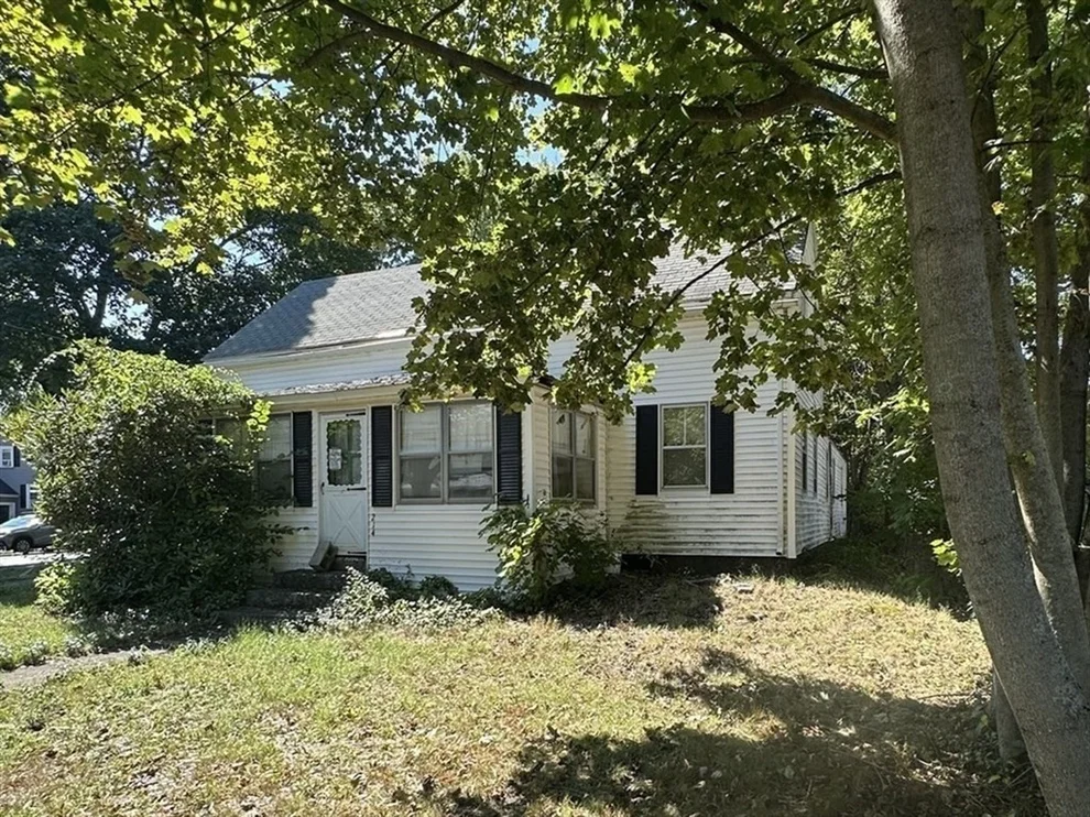 Unit for sale at 214 Vernon St, Wakefield, MA 01880