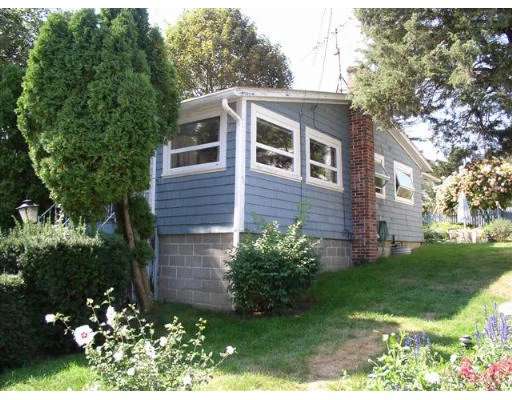Unit for sale at 4 Holmes Ave, Kingston, MA 02364