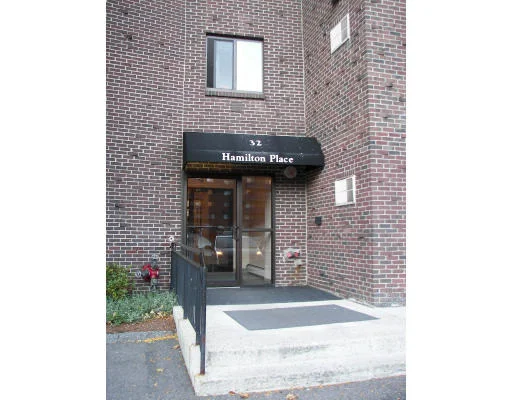 Unit for sale at 32 Whites Ave, Watertown, MA 02472