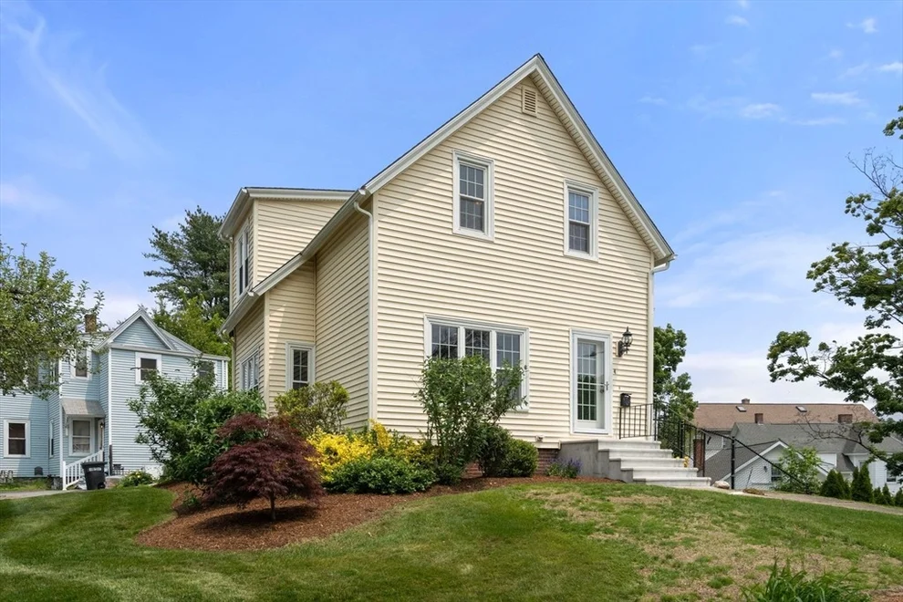 Unit for sale at 4 Hadwen Rd, Worcester, MA 01602