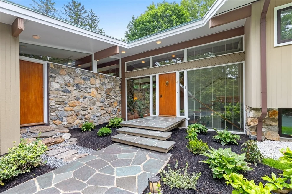 Unit for sale at 6 Porter Rd, Andover, MA 01810
