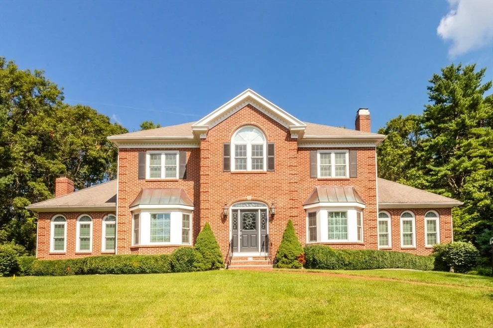 Unit for sale at 25 Windsor Dr, Foxboro, MA 02035