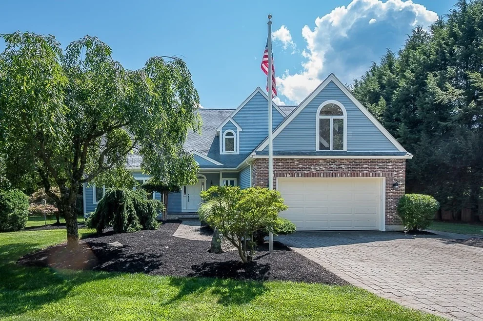 Unit for sale at 176 Putnam Rd, Holden, MA 01520