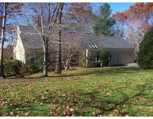 Unit for sale at 4 Lookout Farm Rd, Natick, MA 01760