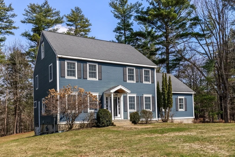 Unit for sale at 5 Captain Pierce Dr, West Newbury, MA 01985