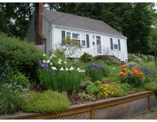 Unit for sale at 17 Simmons Rd, Hingham, MA 02043