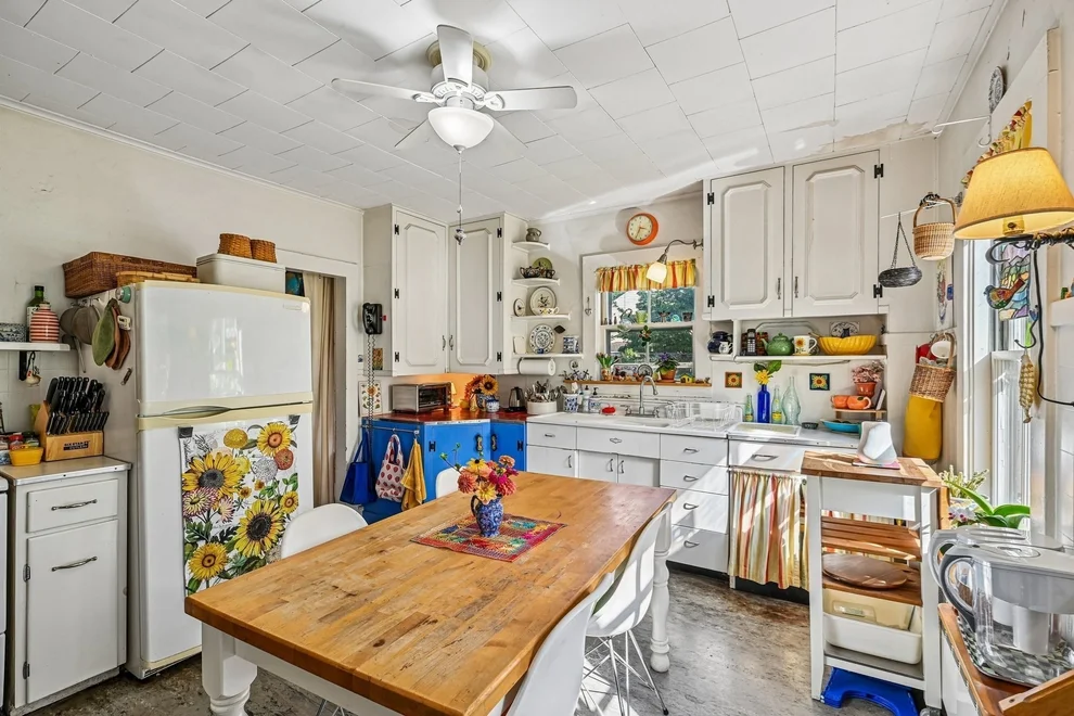Unit for sale at 21 Elm St, Maynard, MA 01754
