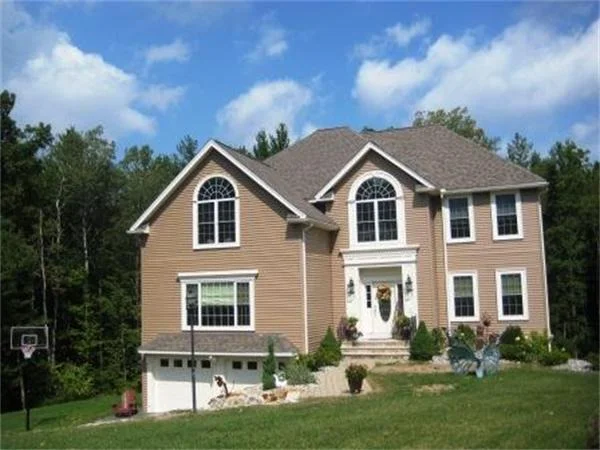 Unit for sale at 7 Castlegate Road, Amesbury, MA 01913