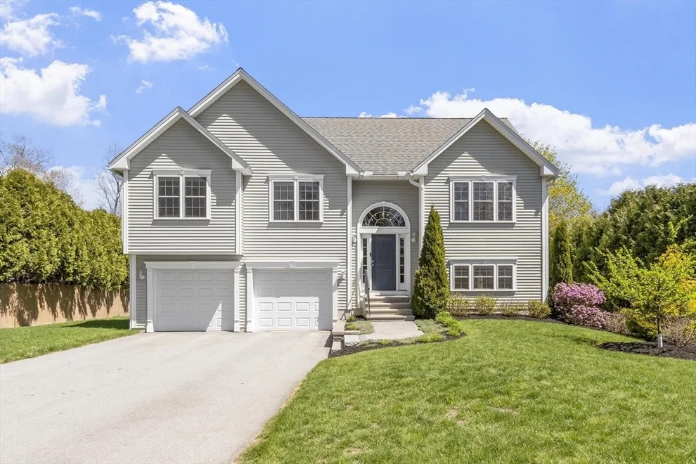 Unit for sale at 32 Steele St, Holden, MA 01520