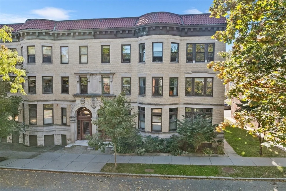 Unit for sale at 18 Browne St, Brookline, MA 02446