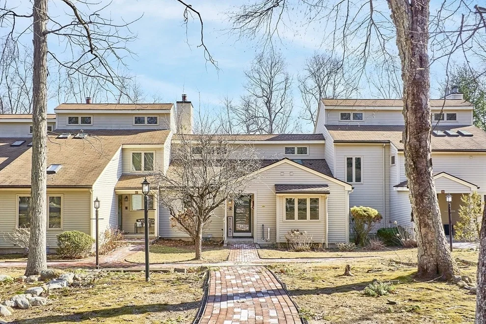 Unit for sale at 82 Parkhurst Dr, Westford, MA 01886