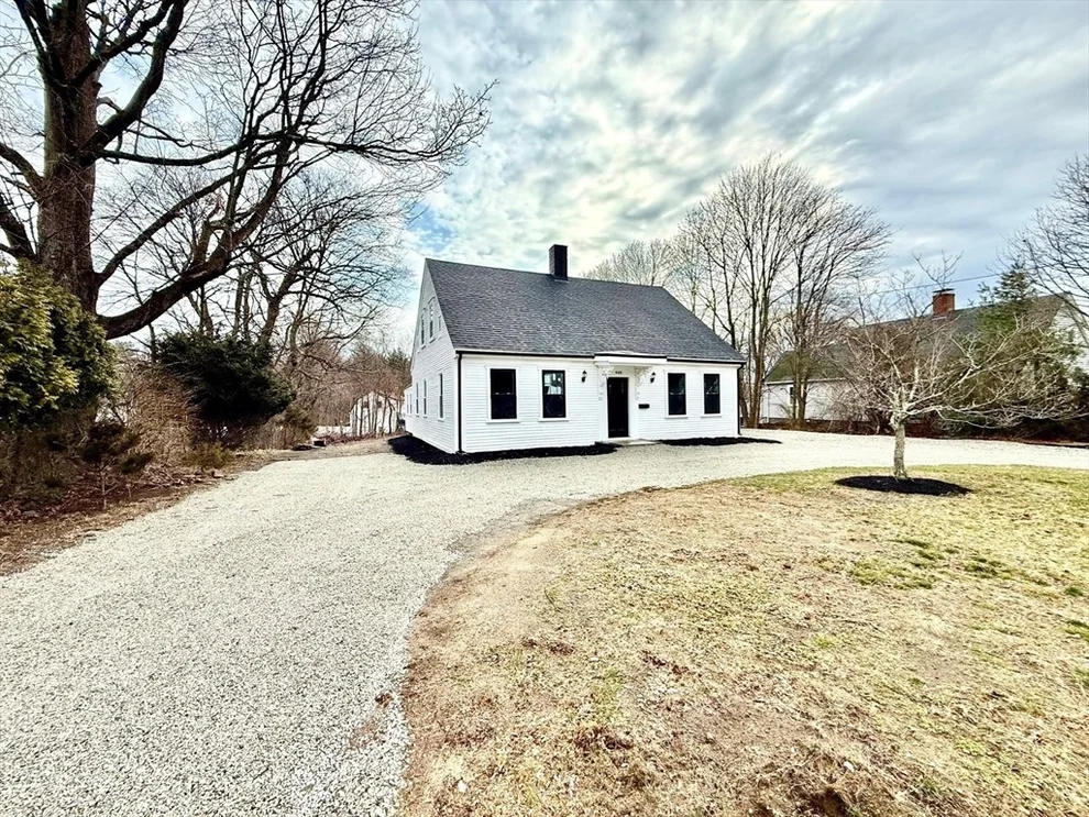 Unit for sale at 949 Union St, Rockland, MA 02370