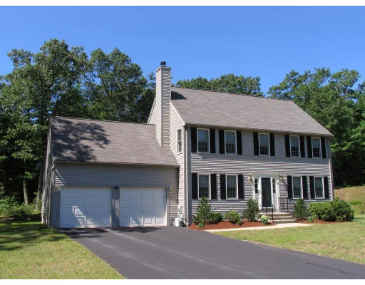 Unit for sale at 18 Wadsworth Farm Rd, Franklin, MA 02038