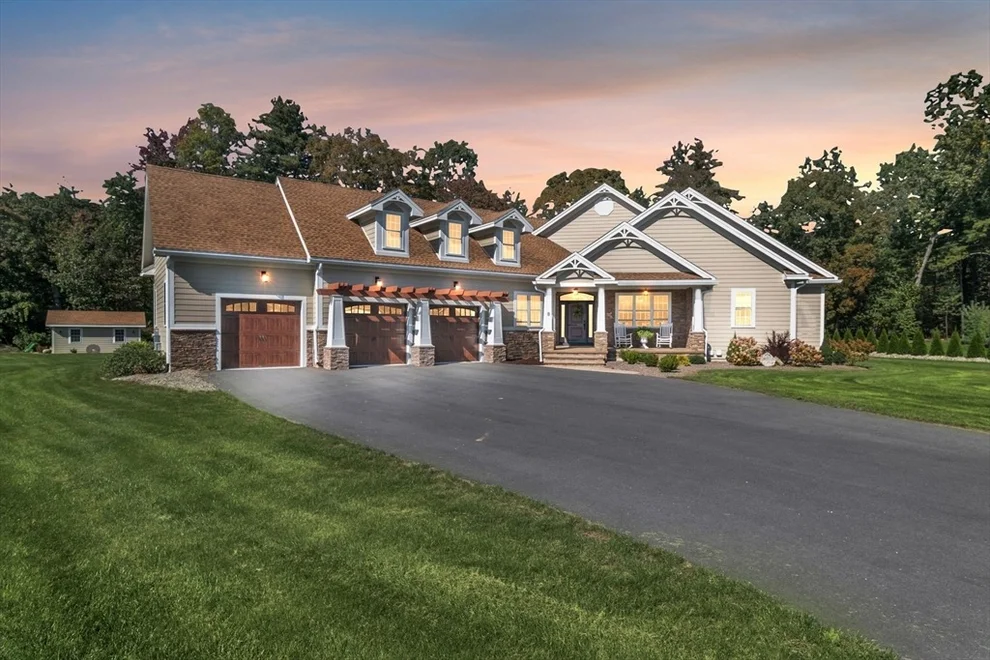 Unit for sale at 8 Fitch Farm Way, Southampton, MA 01073