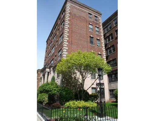 Unit for sale at 2003 Commonwealth Ave, Boston, MA 02135