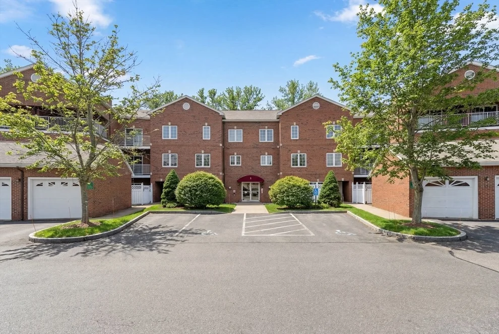 Unit for sale at 7 Conant Rd, Winchester, MA 01890