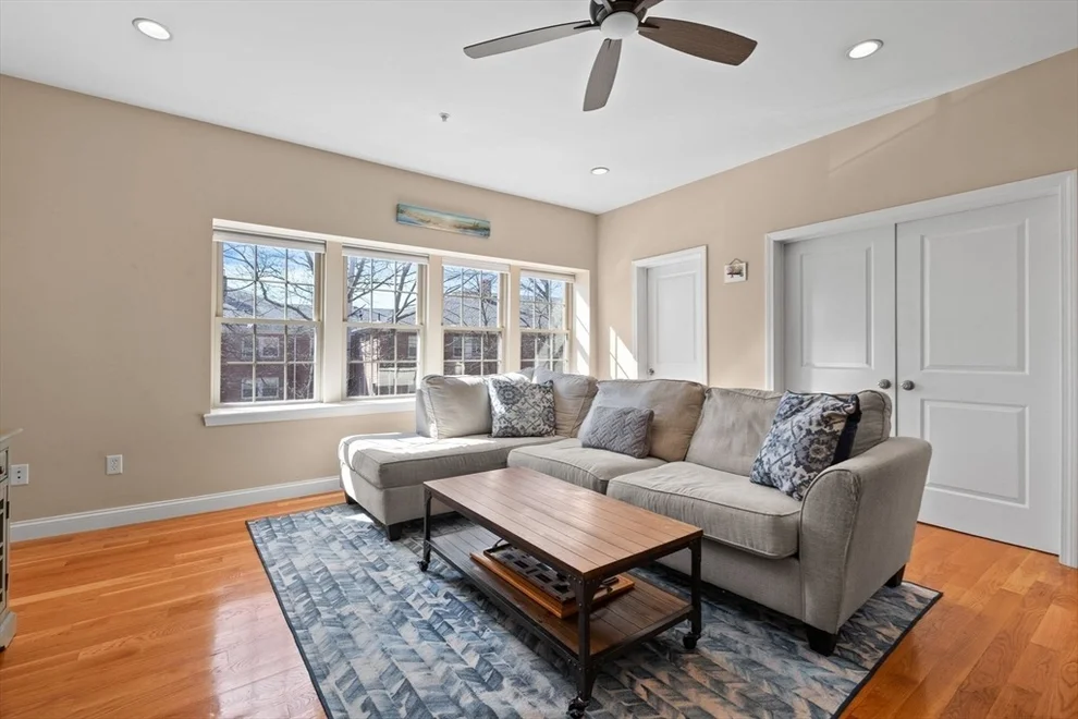 Unit for sale at 195 Collincote St, Stoneham, MA 02180