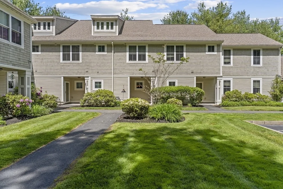 Unit for sale at 1605 Catalpa Dr, North Andover, MA 01845