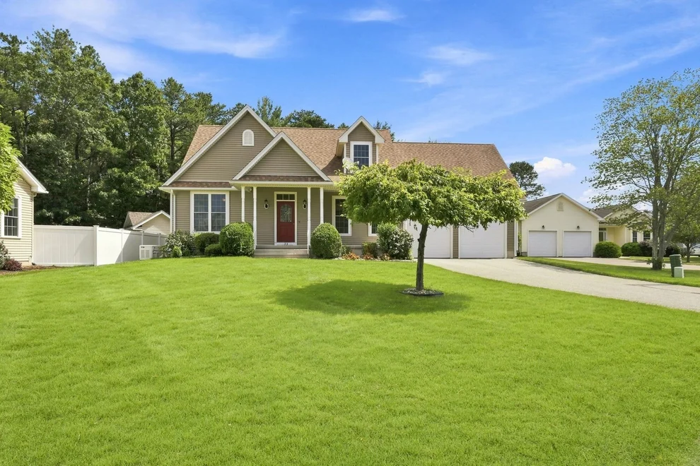 Unit for sale at 33 Caddyshack Dr, Chicopee, MA 01020