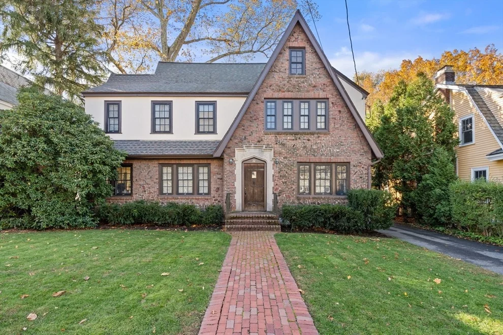 Unit for sale at 22 Brackett Rd, Newton, MA 02458