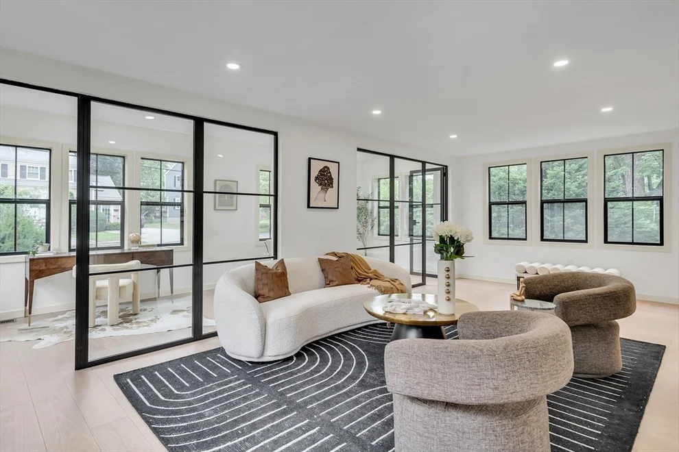 Unit for sale at 7 Oak Hill Dr, Arlington, MA 02474
