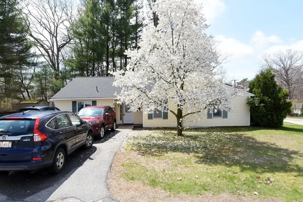 Unit for sale at 14 Warren Rd, Auburn, MA 01501