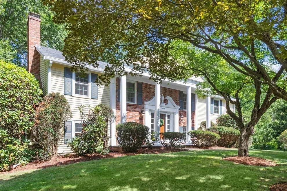 Unit for sale at 20 Village Cir, Lexington, MA 02420