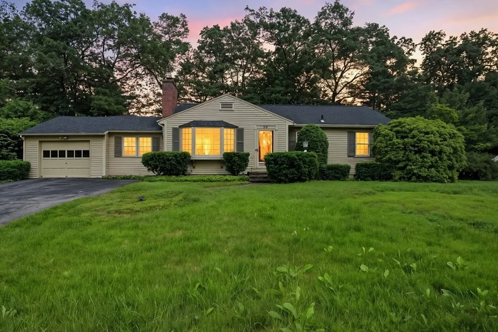 Unit for sale at 30 Western Cir, Westfield, MA 01085