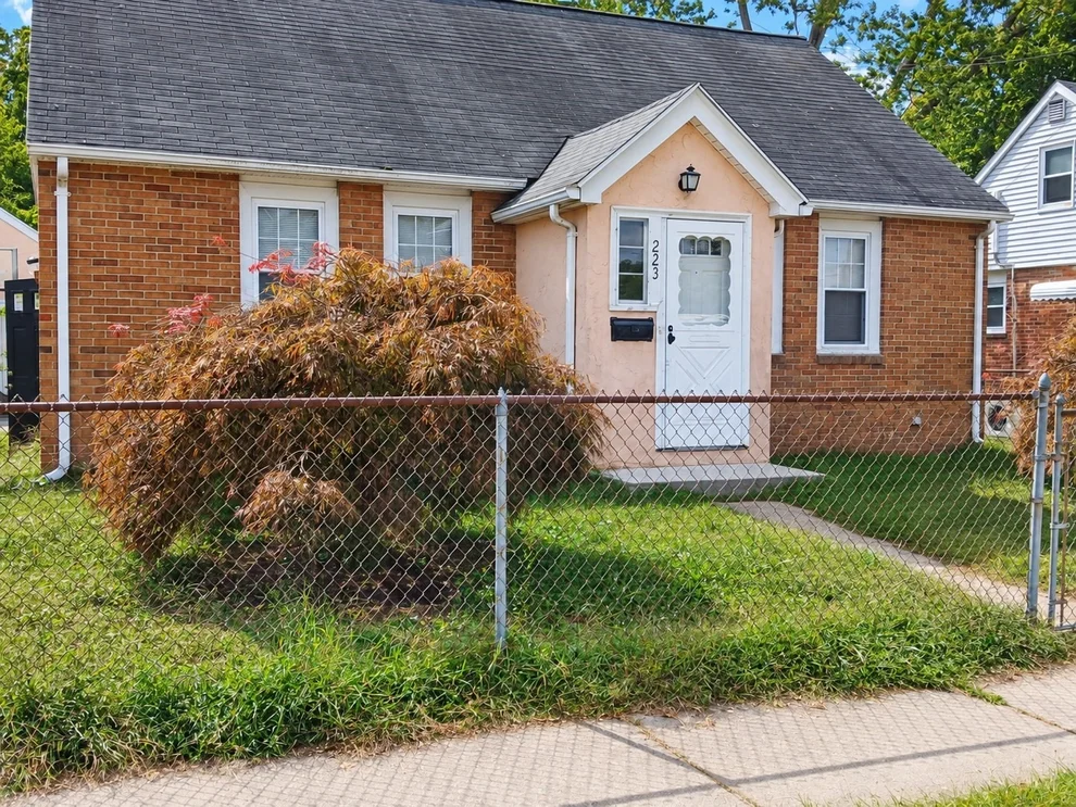 Unit for sale at 223 East St, Springfield, MA 01104