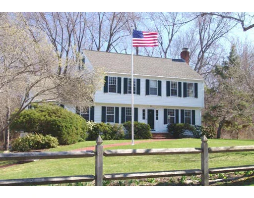 Unit for sale at 11 Chamberlain Run, Hingham, MA 02043