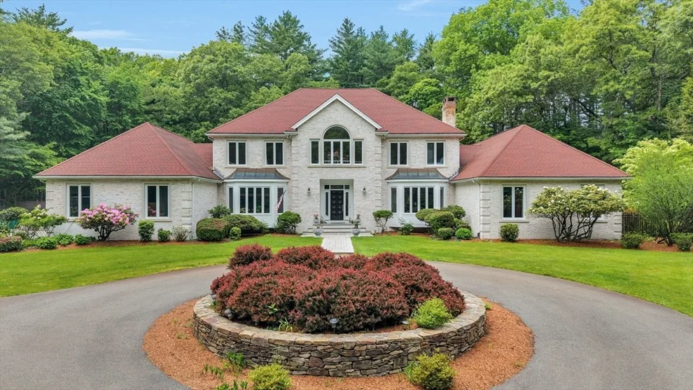 Unit for sale at 784 Strawberry Hill Rd, Concord, MA 01742